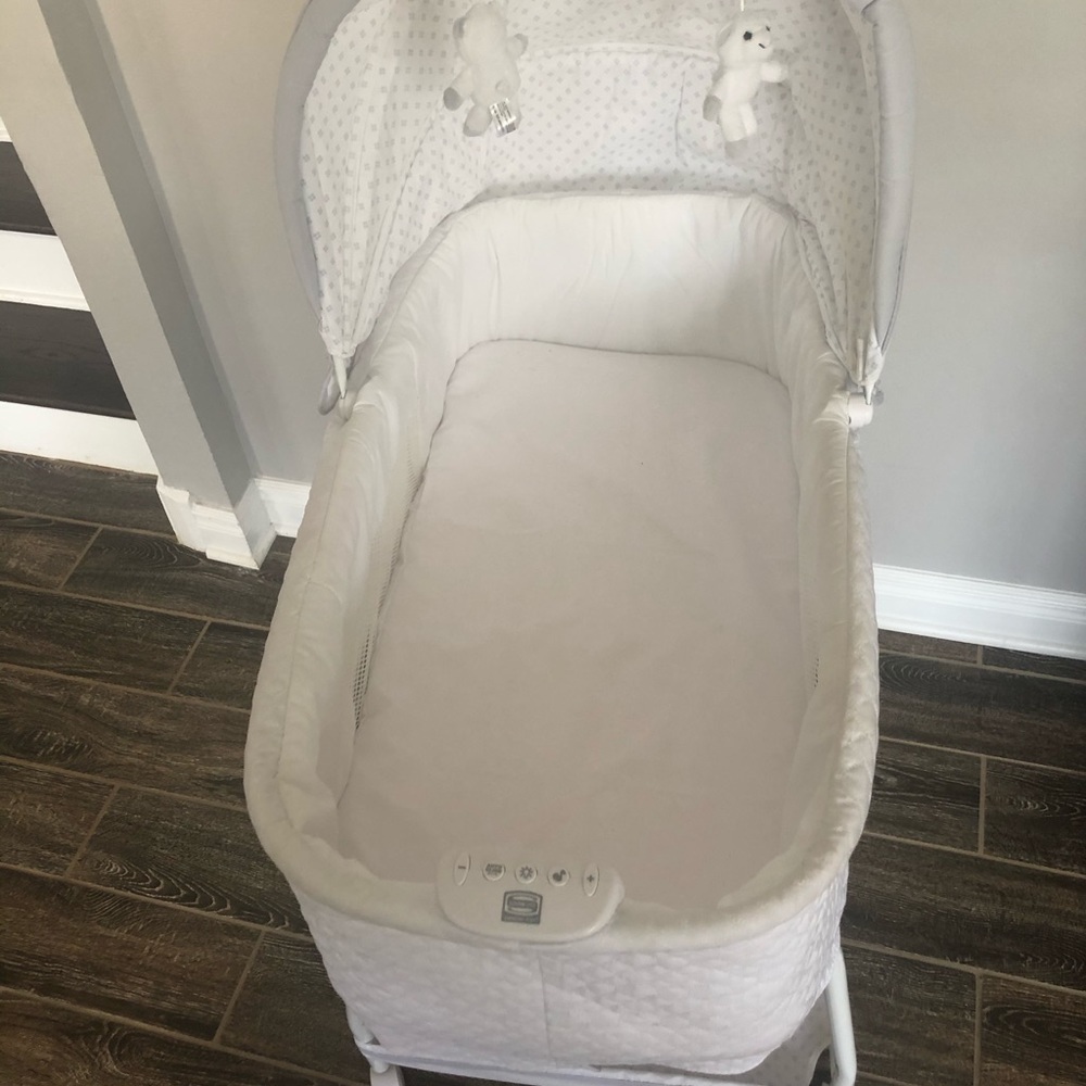 Bassinet - Picture 2 of 6